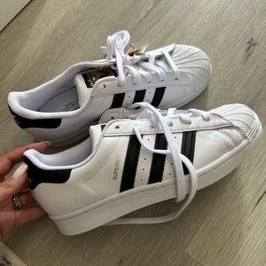 NWT adidas superstar